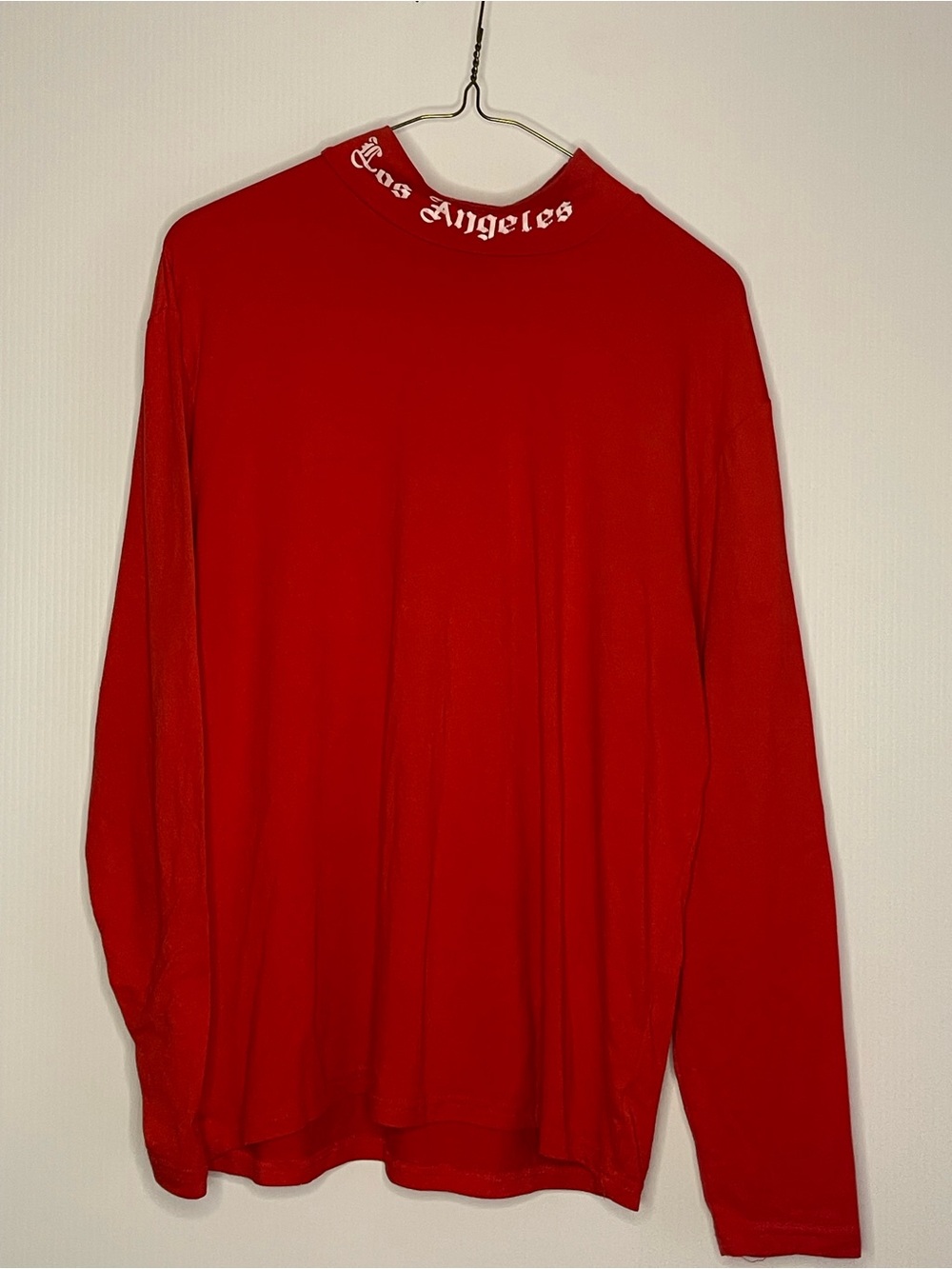 Red Long-Sleeve Men's Shirt with 'Los Angeles' Neck Detail